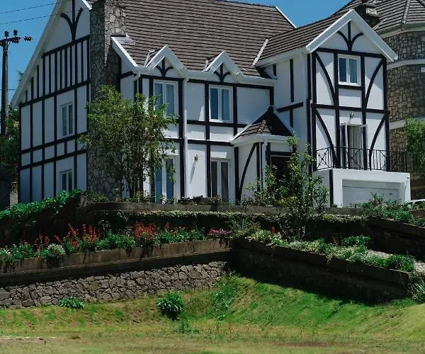 Tudor Barn - Little England Cottages Nuwara Eliya